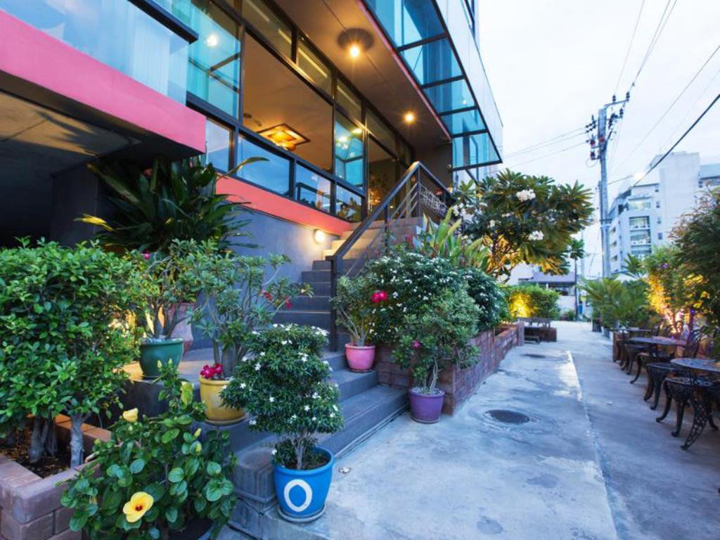 Отель B2 Bangkok - Srinakarin Экстерьер фото